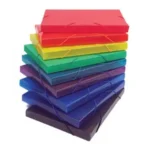 Mapa A4 Centrum  din material plastic cu grosimea de 0,60mm, inchidere cu elastic, inmagazinare 4cm, dimensiune 240 x 320 x 40mm, 4 variante de culori semi-transparente.
