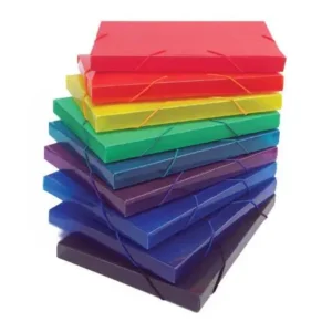 Mapa A4 Centrum  din material plastic cu grosimea de 0,60mm, inchidere cu elastic, inmagazinare 4cm, dimensiune 240 x 320 x 40mm, 4 variante de culori semi-transparente.